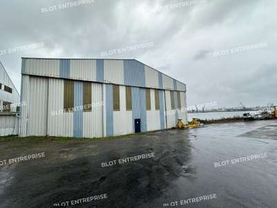 A vendre bâtiment 3150m² face à la Rade de Lorient