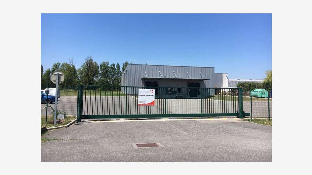 À vendre local industriel  3 120m² à Bram 