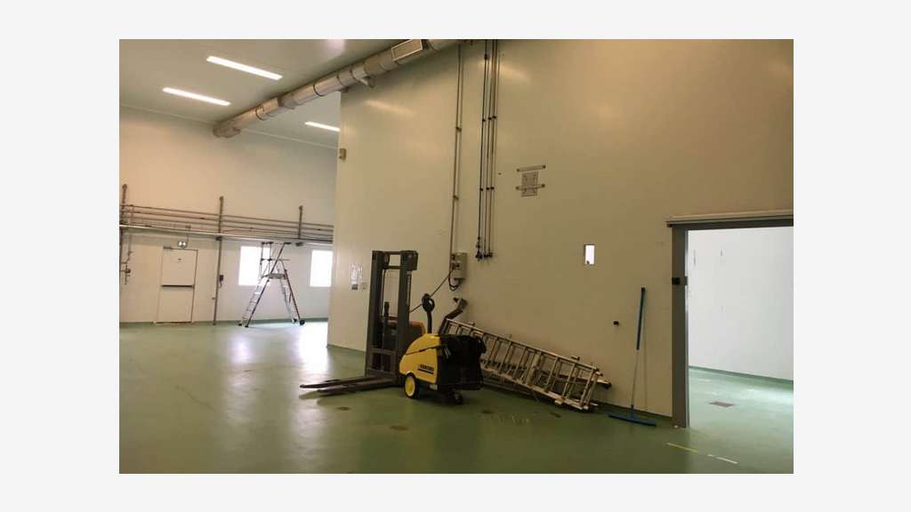À vendre local industriel  3 120m² à Bram 
