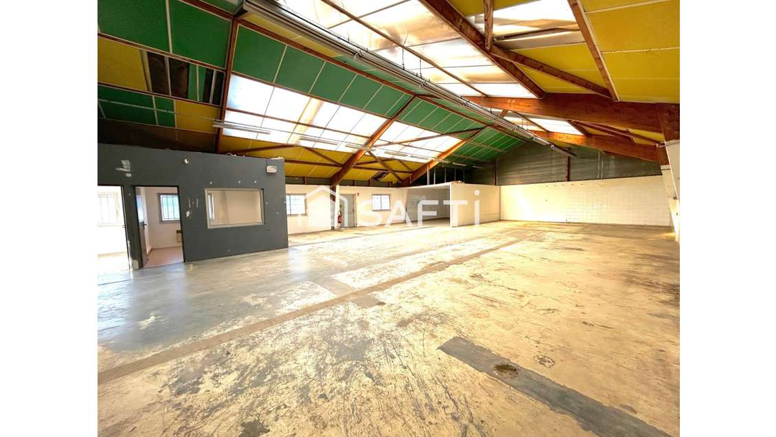 Vente local industriel 300m²  à Lisieux