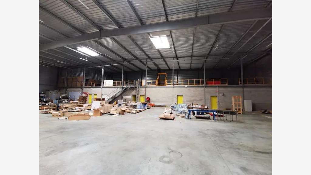 À vendre local industriel 3200m² sur 7000m² Reims