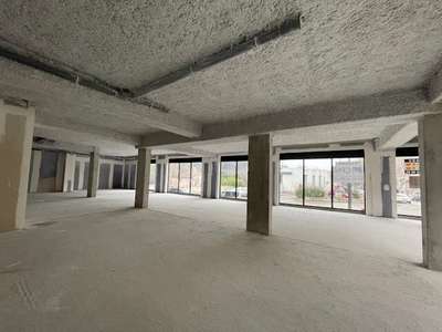Vente local 122m² sur axe passant à La destrousse