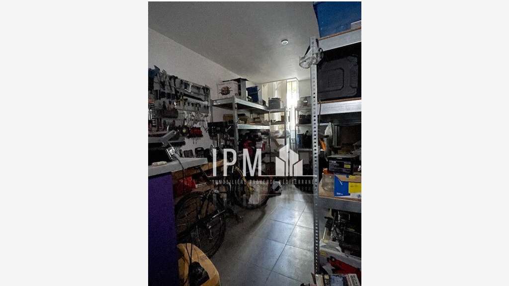 Vente local commercial 167m² Marseille 13006