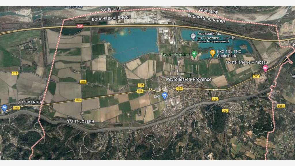 Local 204m² à vendre à Peyrolles en Provence