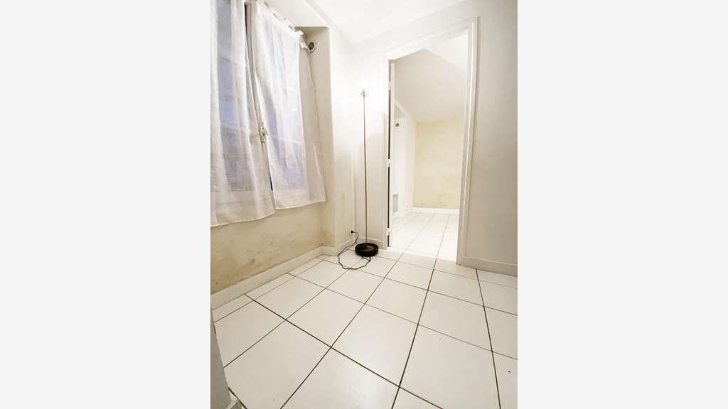 Vente local à Paris 17e rue de Saussure