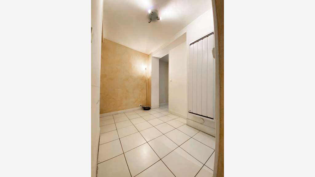 Vente local à Paris 17e rue de Saussure