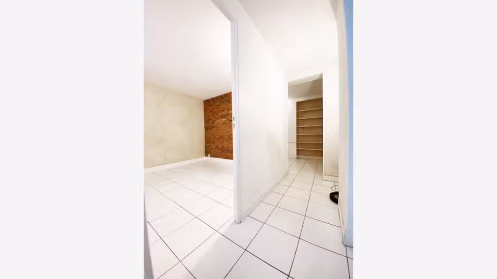 Vente local à Paris 17e rue de Saussure