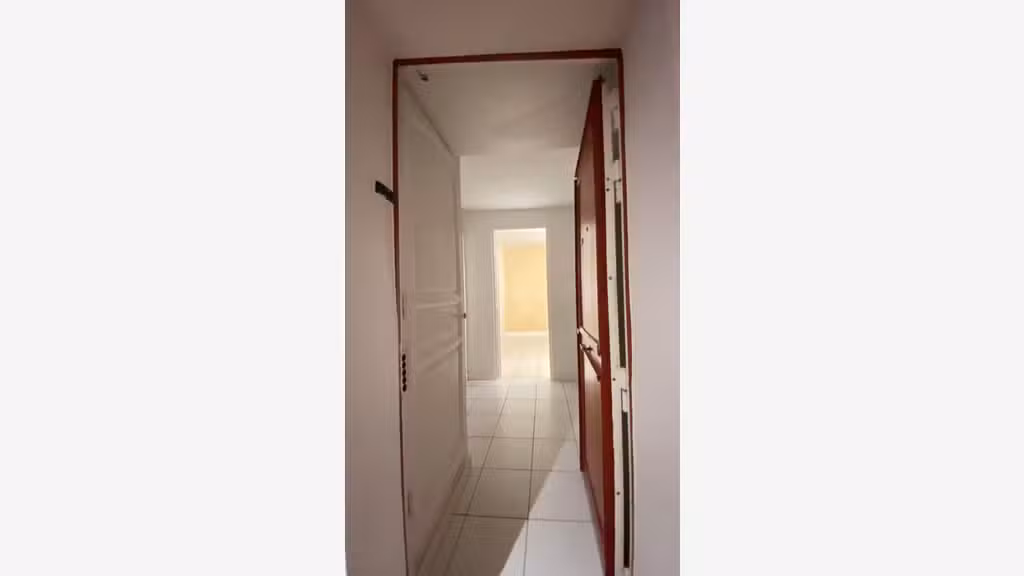 Vente local à Paris 17e rue de Saussure