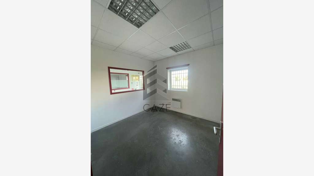 Local professionnel de 250m² à vendre en ZA de Pau