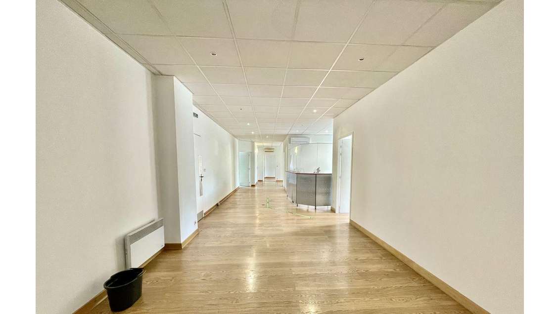 Vente local professionnel 205m² à Lunel