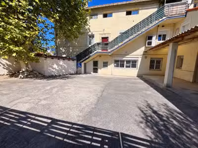 Vente local professionnel 150m² à La Valbarelle