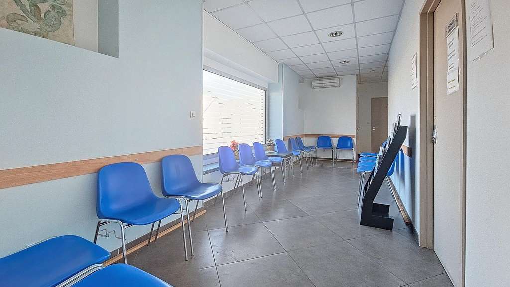 Vente local professionnel 150m² à La Valbarelle