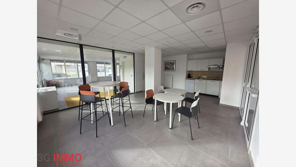 AV local professionnel 98m² à Rennes Bld de Vitré