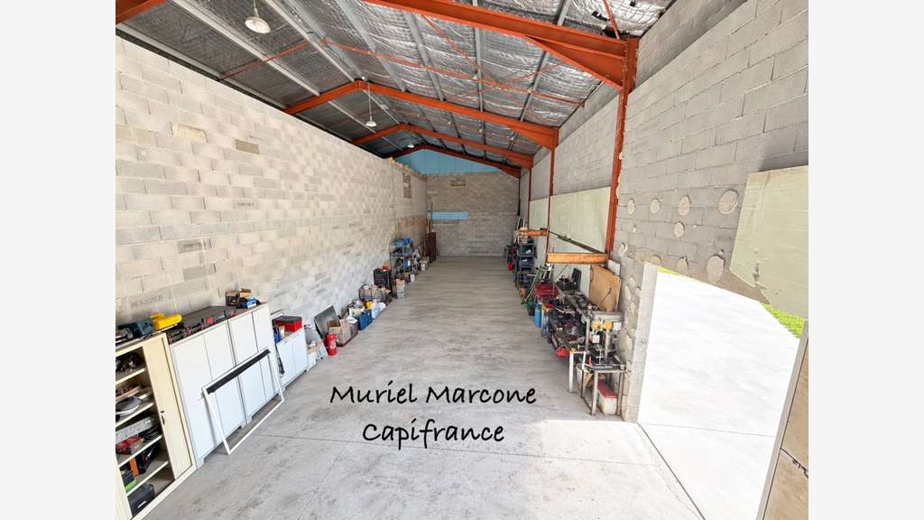 Local professionnel 150m² à vendre à Villelaure