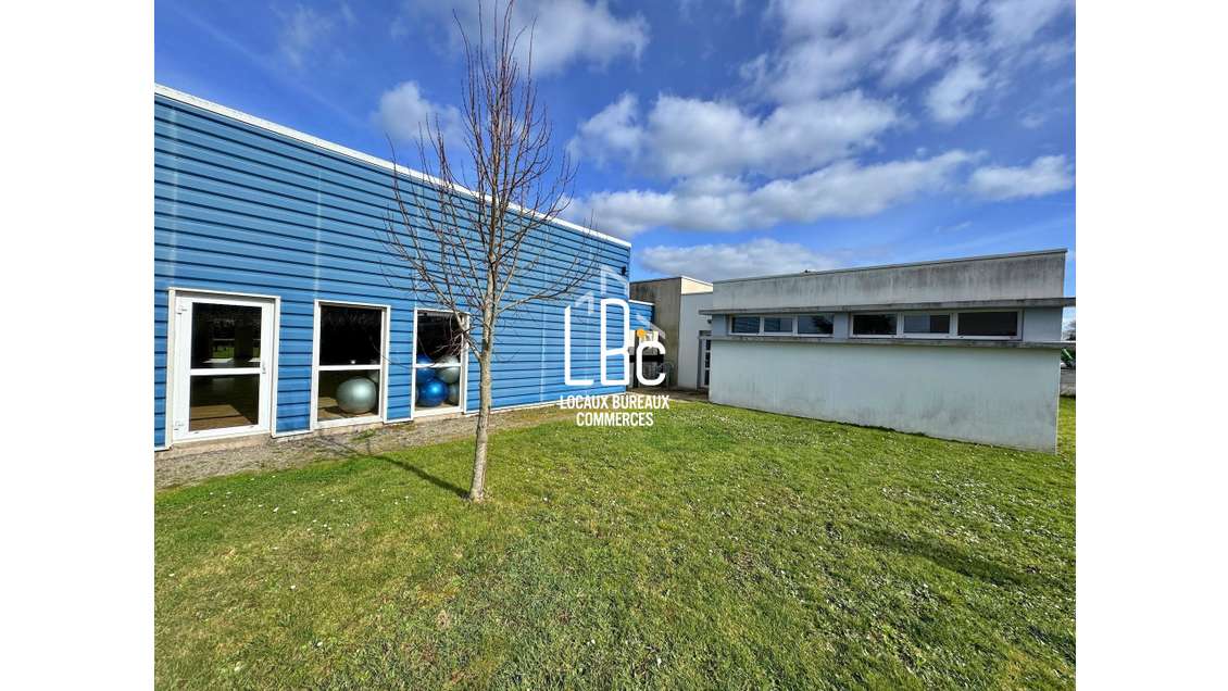 A vendre local 575m² Saint Hilaire de Chaléons