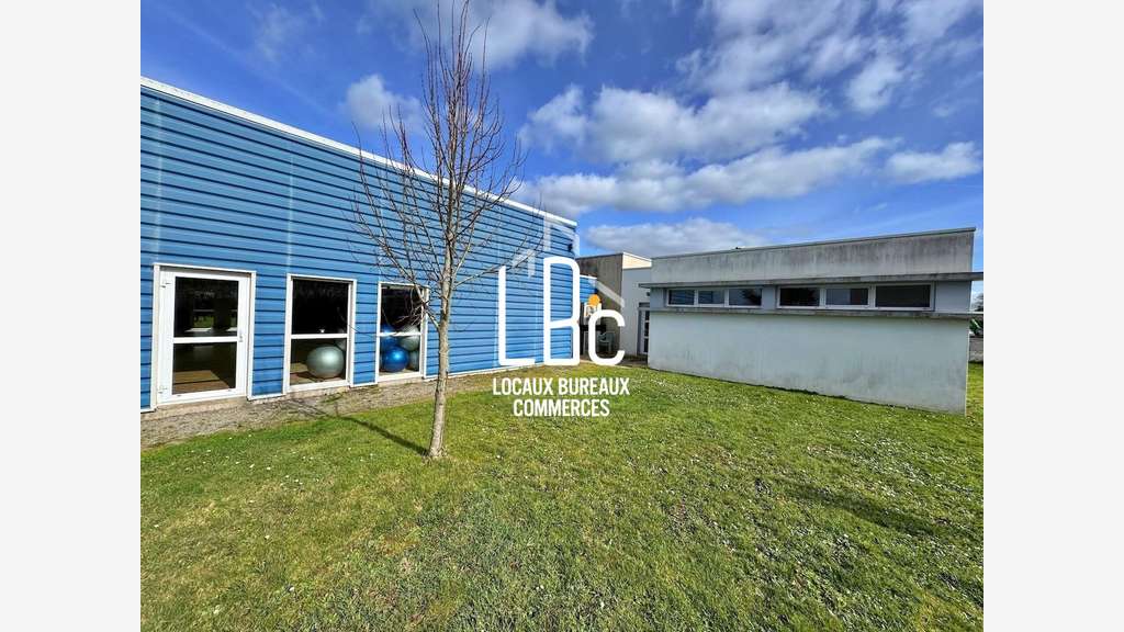 A vendre local 575m² Saint Hilaire de Chaléons