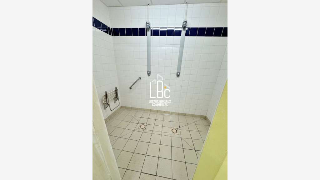 A vendre local 575m² Saint Hilaire de Chaléons