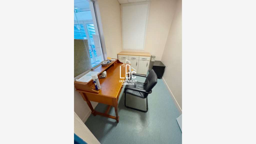 A vendre local 575m² Saint Hilaire de Chaléons