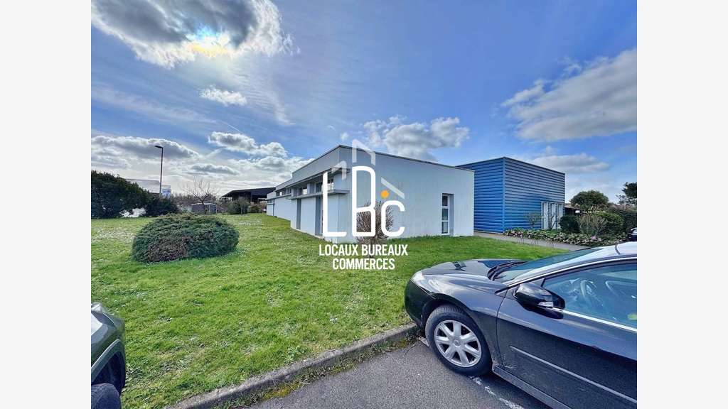 A vendre local 575m² Saint Hilaire de Chaléons