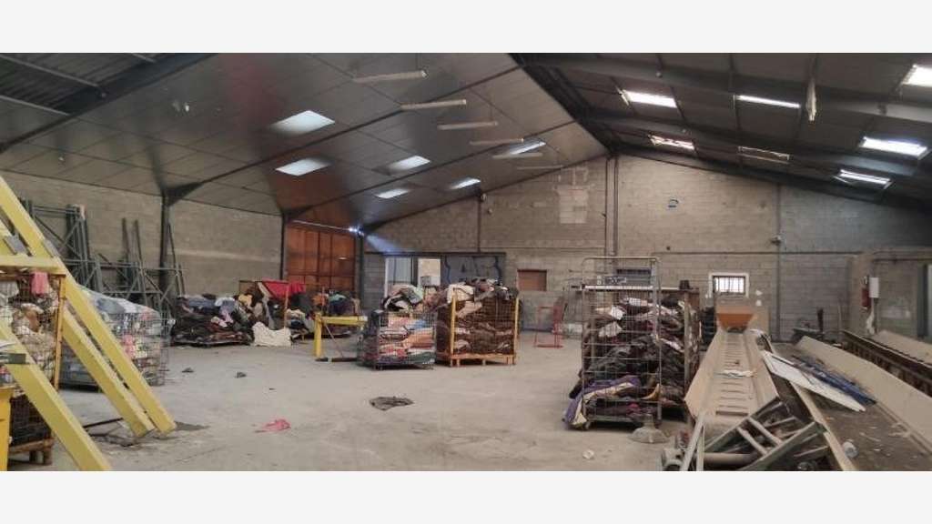 Local entrepôt 2800m² sur terrain 7710m² à Nîmes