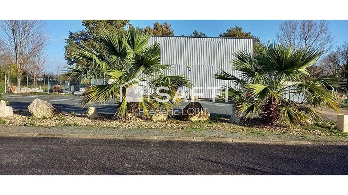 AV local 3849m² plus terrain constr. Saint-Seurin