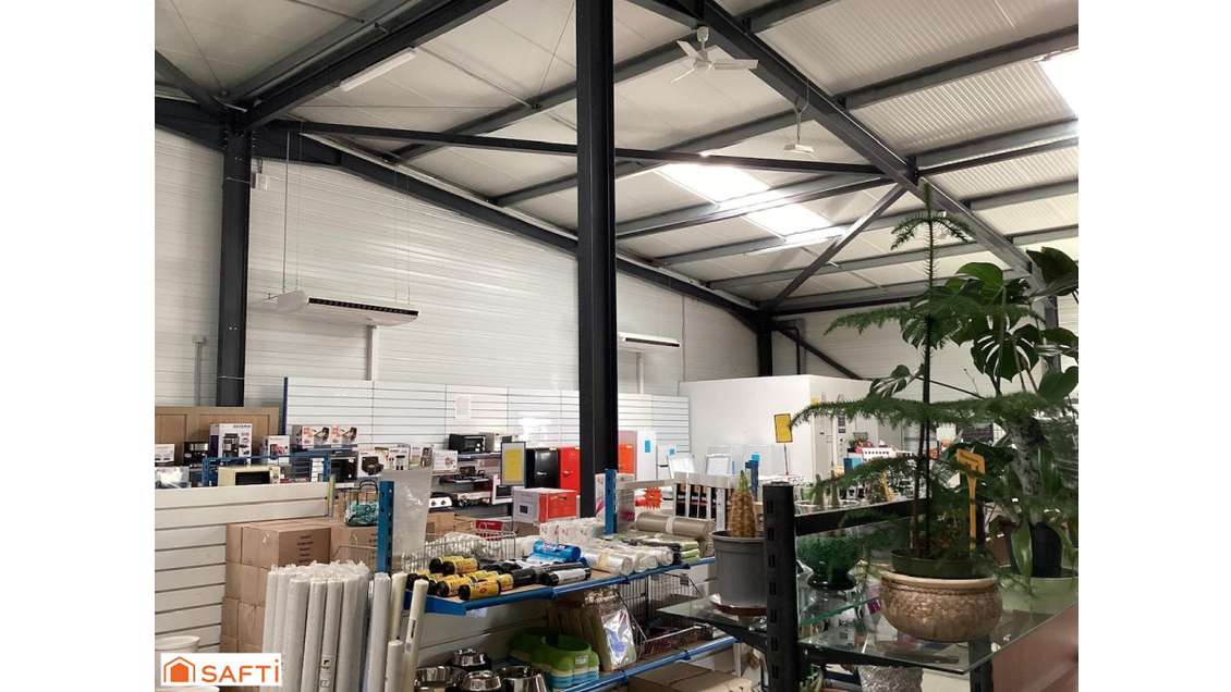 AV local commercial 298m² à St Seurin sur L'isle