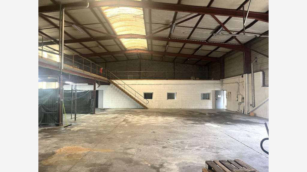 Vente local d'activité 815m² à Valence
