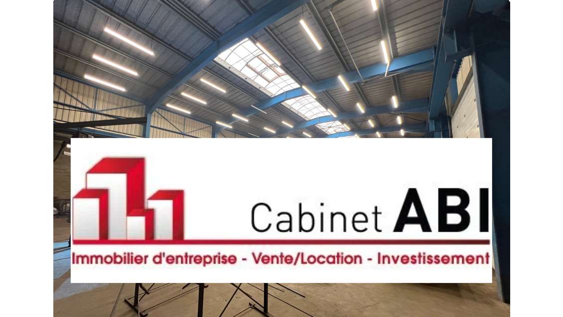 AV bâtiment activité proche grands axes Angers Est