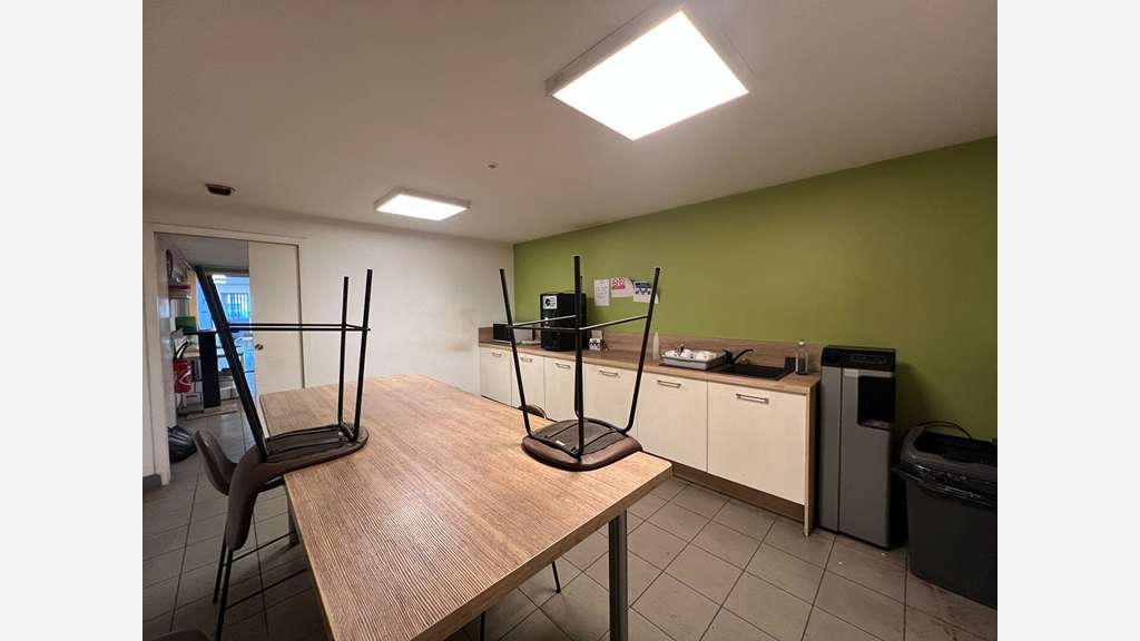 AV bâtiment activité proche grands axes Angers Est