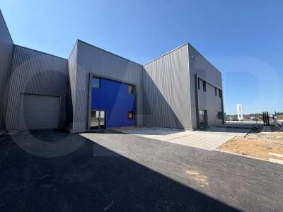 Cellule d'activités 276m² à vendre à Bédée