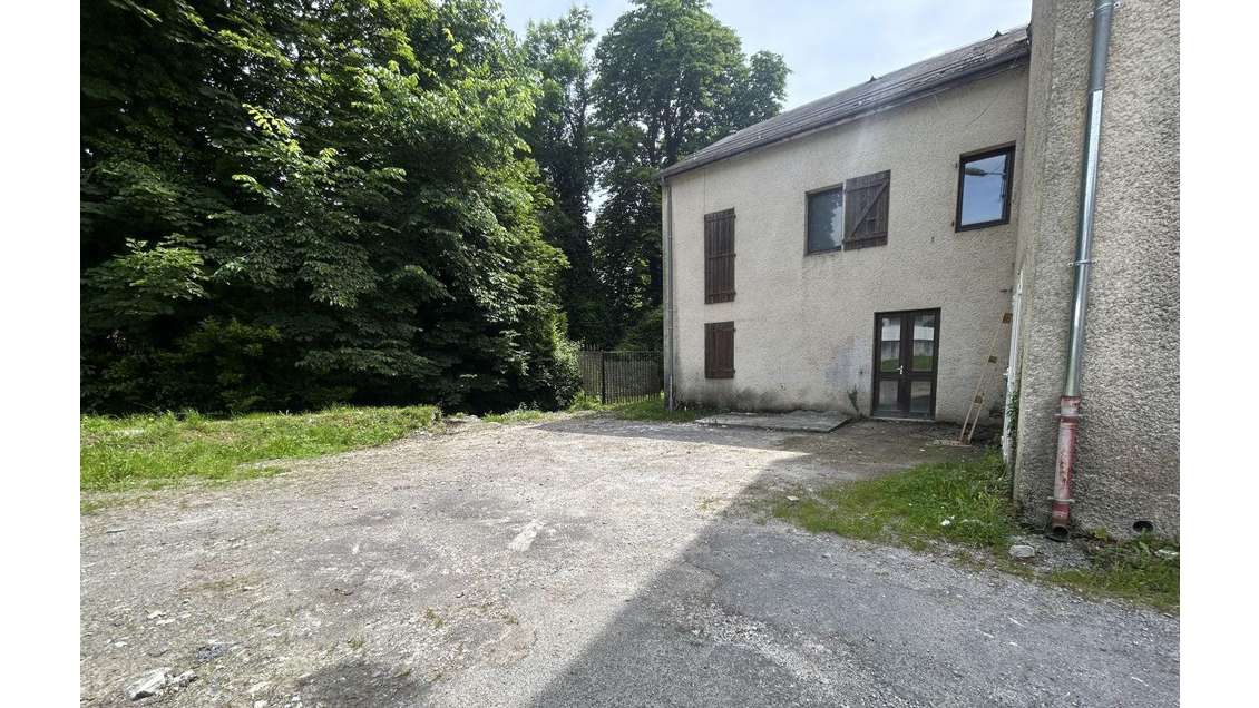 Vente local d'activités 140m² à Bielle 