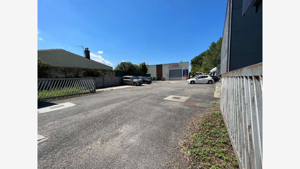 Entrepôt 1000m² à vendre ZI de Bordeaux Nord
