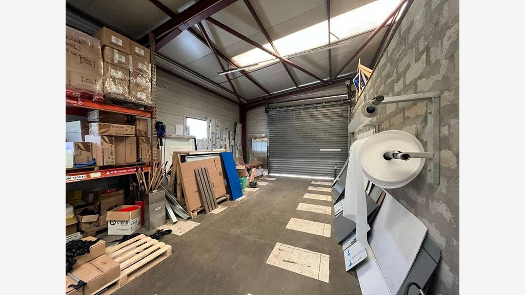 Entrepôt 1000m² à vendre ZI de Bordeaux Nord