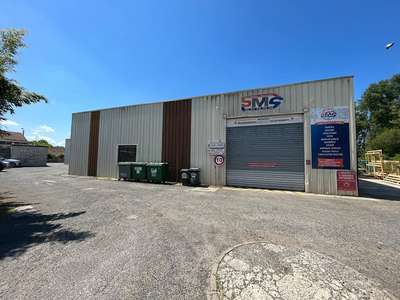 Entrepôt 1000m² à vendre ZI de Bordeaux Nord
