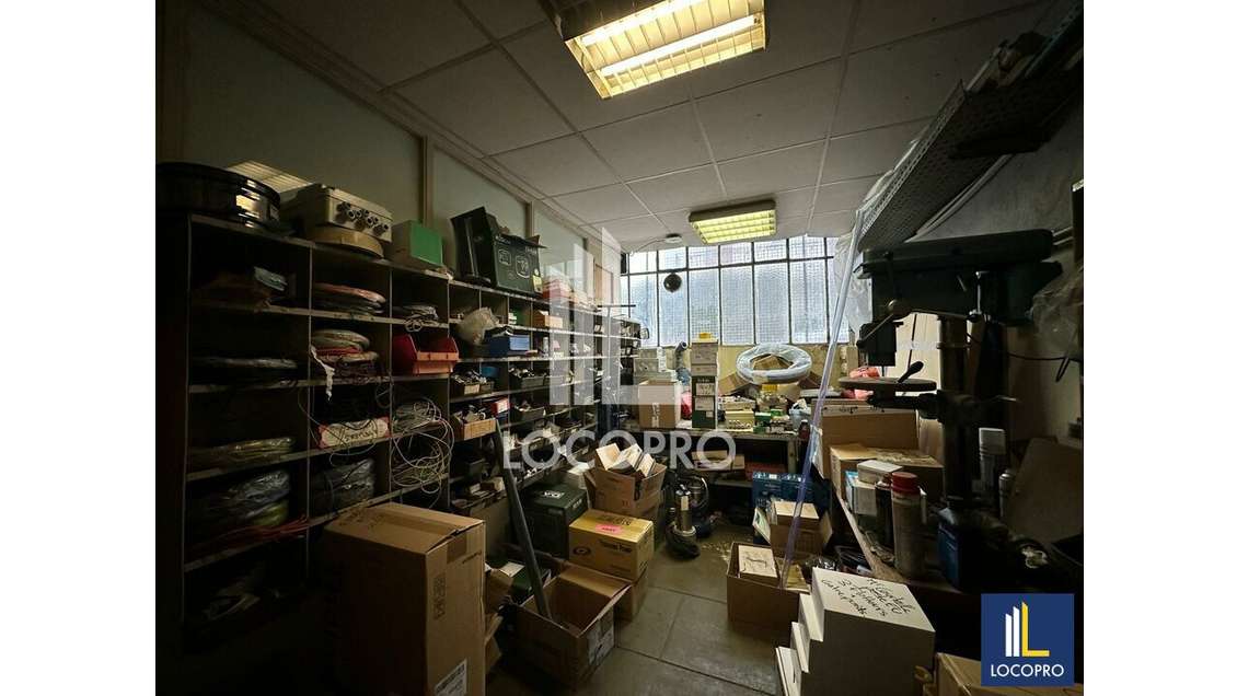Entrepôt 710m² à vendre à Cannes