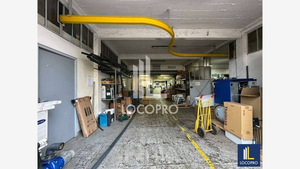 Entrepôt 710m² à vendre à Cannes