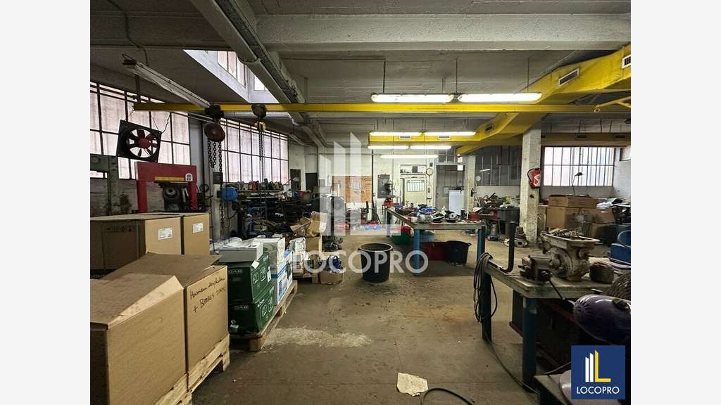 Entrepôt 710m² à vendre à Cannes
