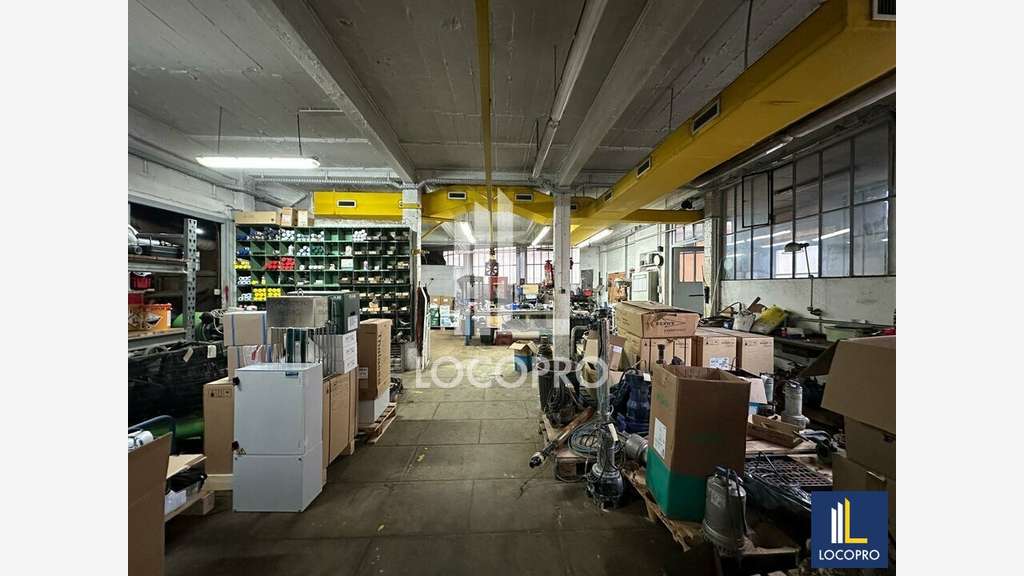 Entrepôt 710m² à vendre à Cannes
