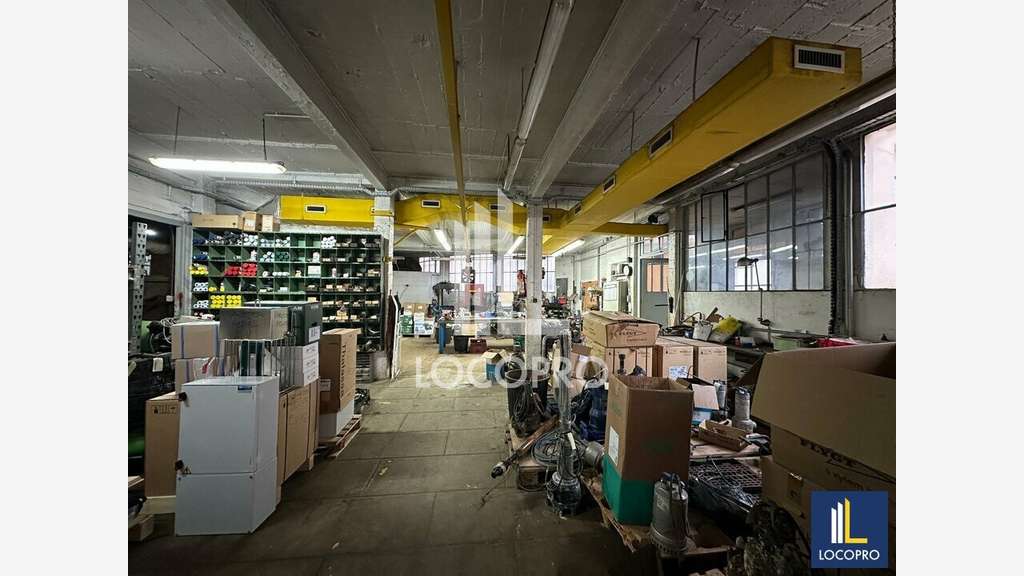Entrepôt 710m² à vendre à Cannes