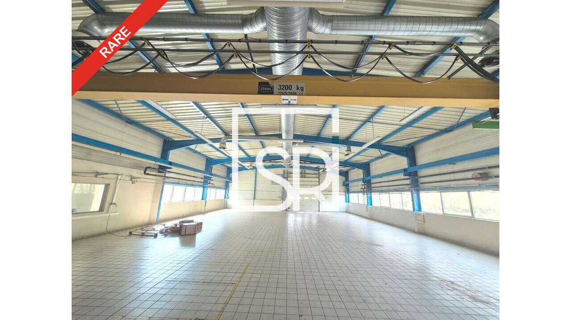 Vente entrepôts + bureaux à Celles-sur-Durolle