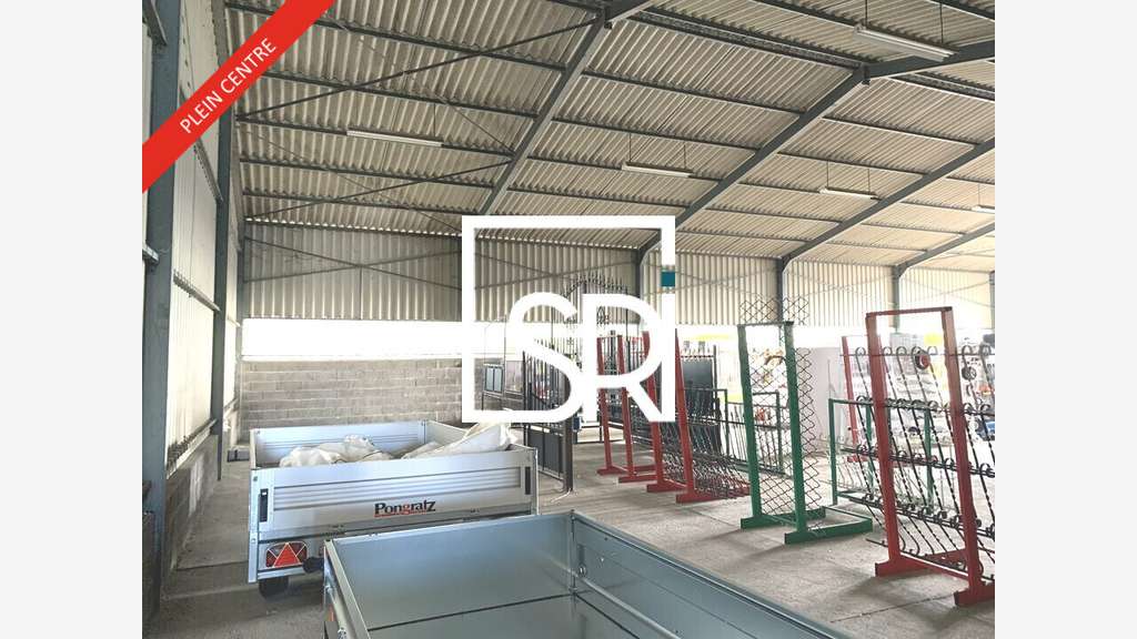 Entrepôt 825m² à vendre à Cournon-d'Auvergne