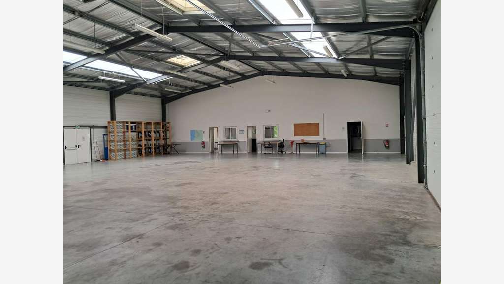Vente entrepôt 723m² sur 2.2ha proche A63 Landes