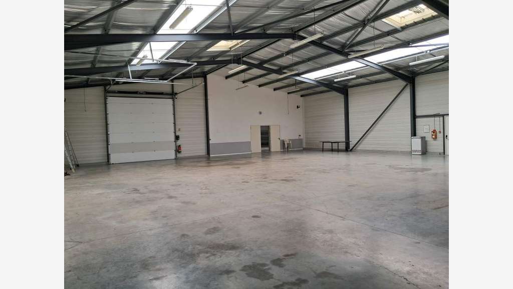 Vente entrepôt 723m² sur 2.2ha proche A63 Landes