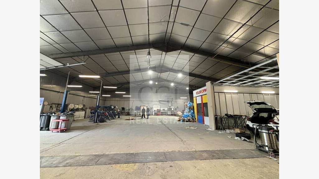 AV locaux d'activité 900m² sur 2400m² à Givors