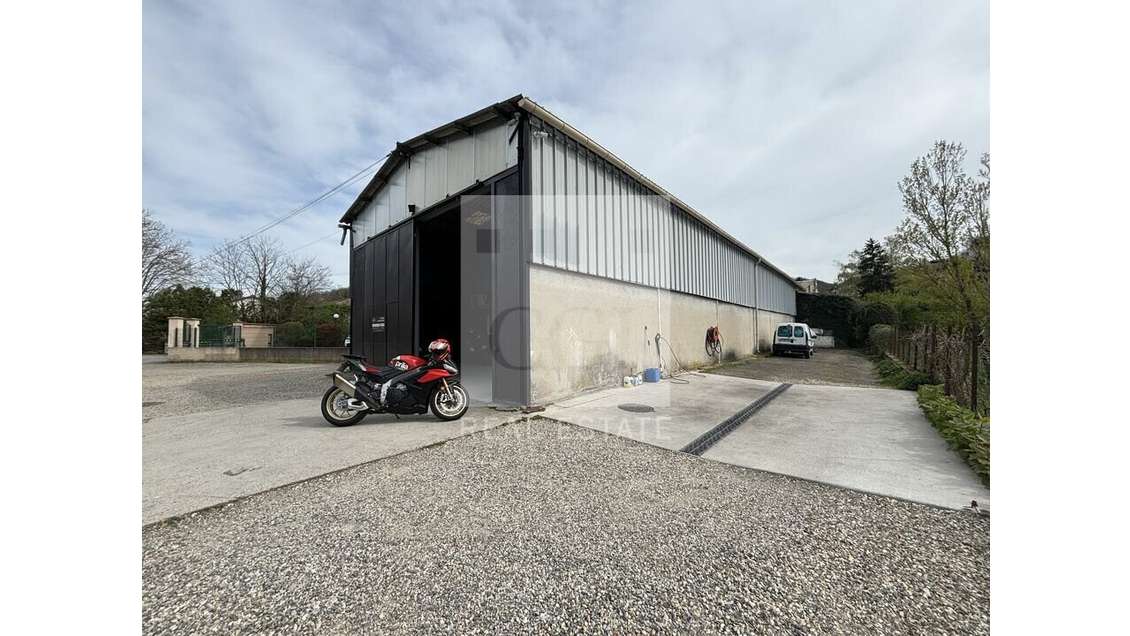 AV locaux d'activité 900m² sur 2400m²  à Givors 