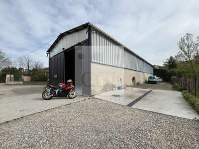 AV locaux d'activité 900m² sur 2400m²  à Givors 