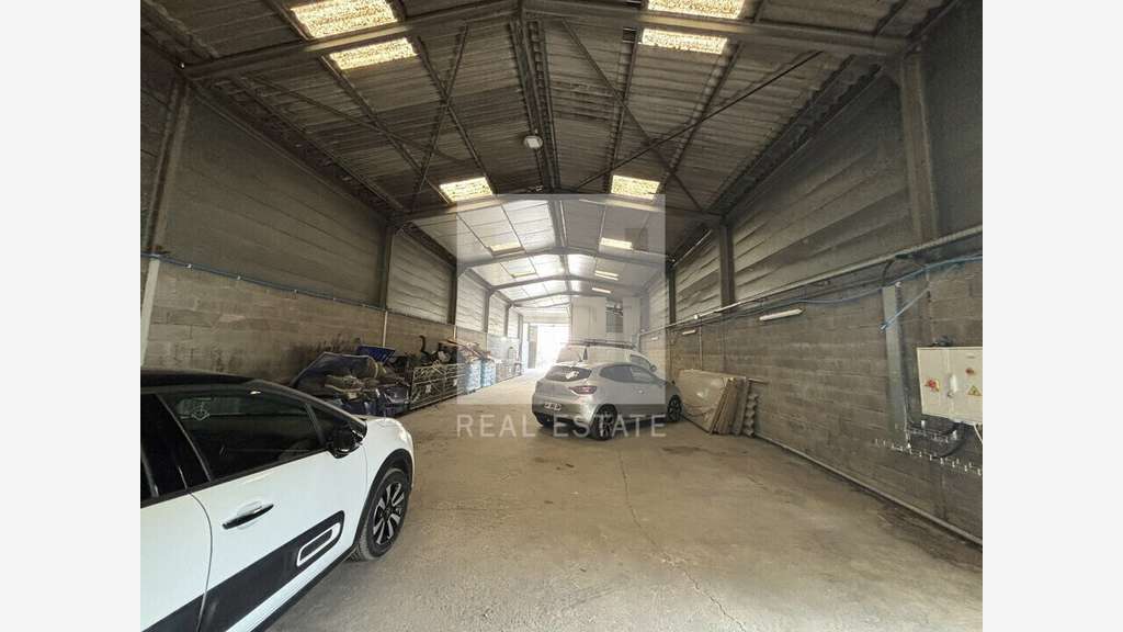 AV locaux d'activité 900m² sur 2400m² à Givors
