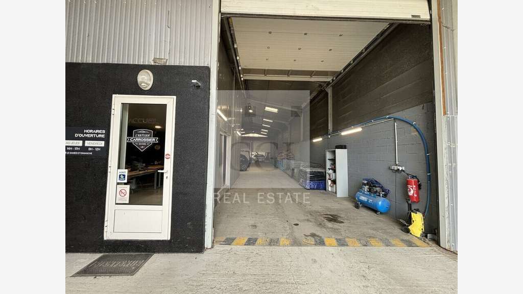 AV locaux d'activité 900m² sur 2400m² à Givors