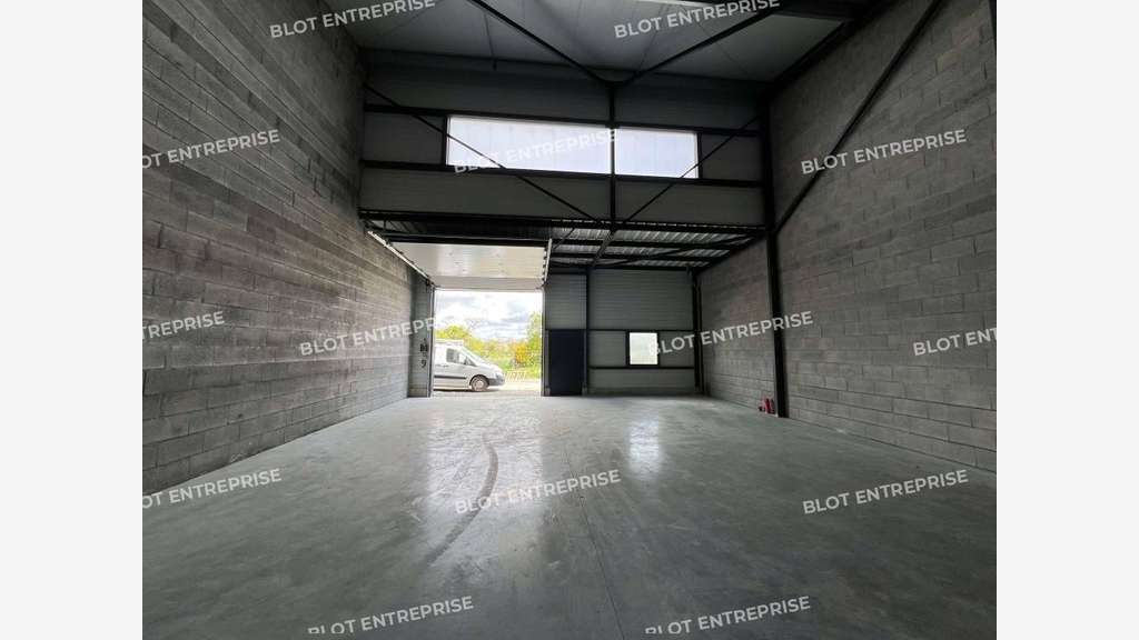 A louer ou vendre cellule 250m² à La Bouëxière