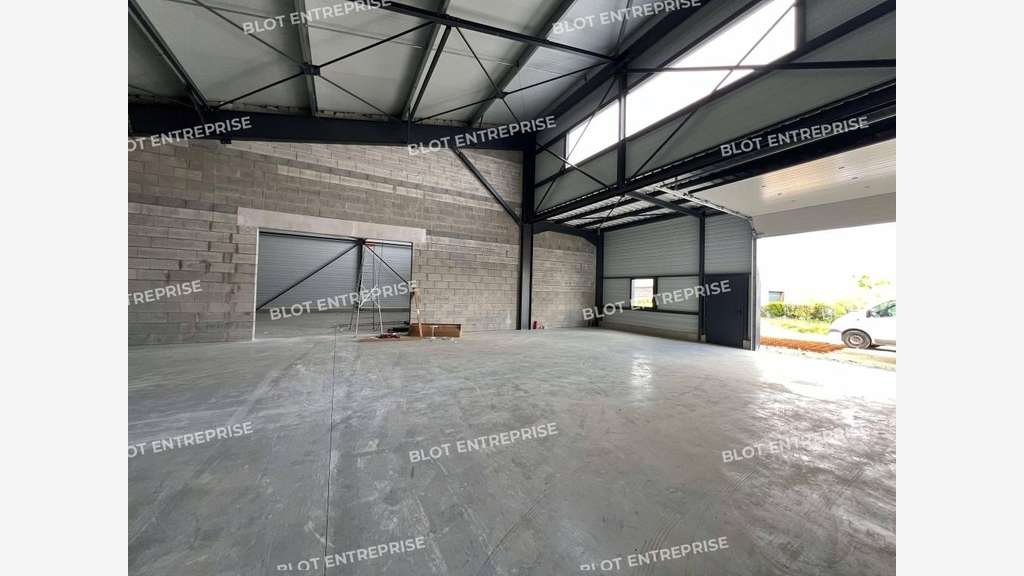 A louer ou vendre cellule 250m² à La Bouëxière